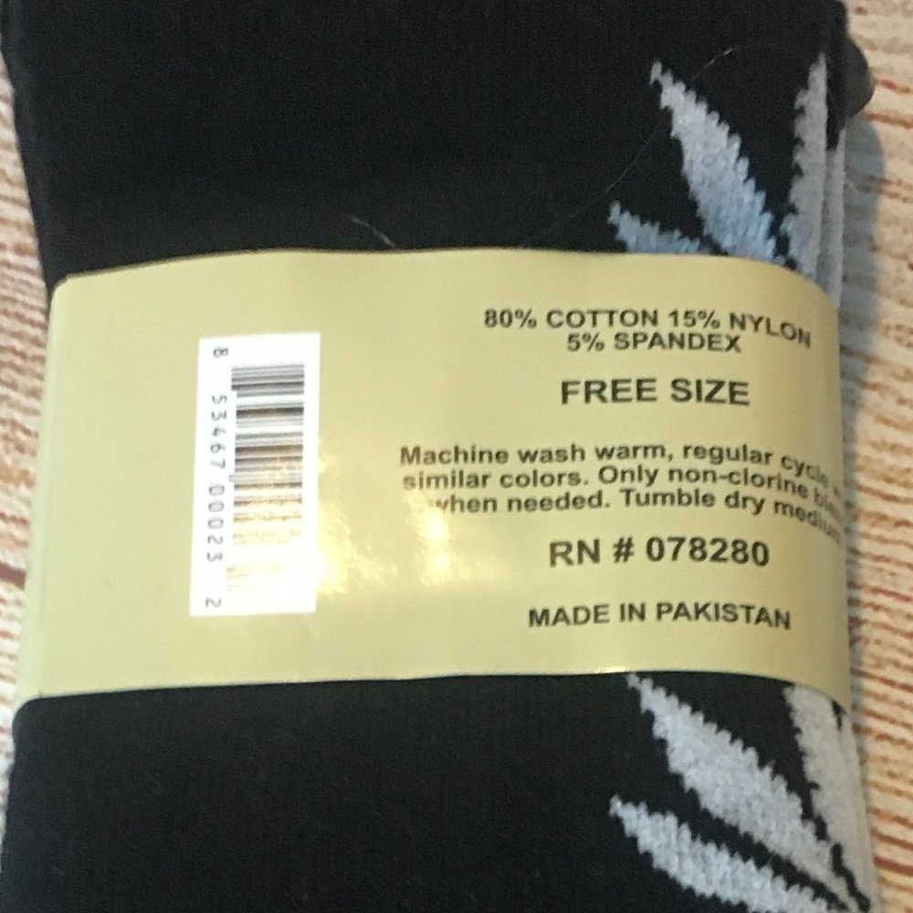 NEW Unisex Weedo Socks - Black w/ white leaf 🍃 Bundle them up! - Picture 2 of 3